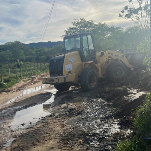 Bobô celebra avanço de obra que beneficiará produtores rurais de Senhor do Bonfim