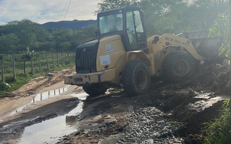 Bobô celebra avanço de obra que beneficiará produtores rurais de Senhor do Bonfim