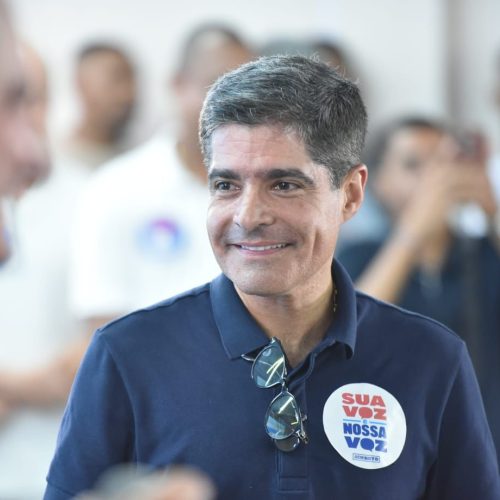 Em Alagoinhas, ACM Neto ouve demandas da população e defende interiorização da saúde para resolver fila da regulação