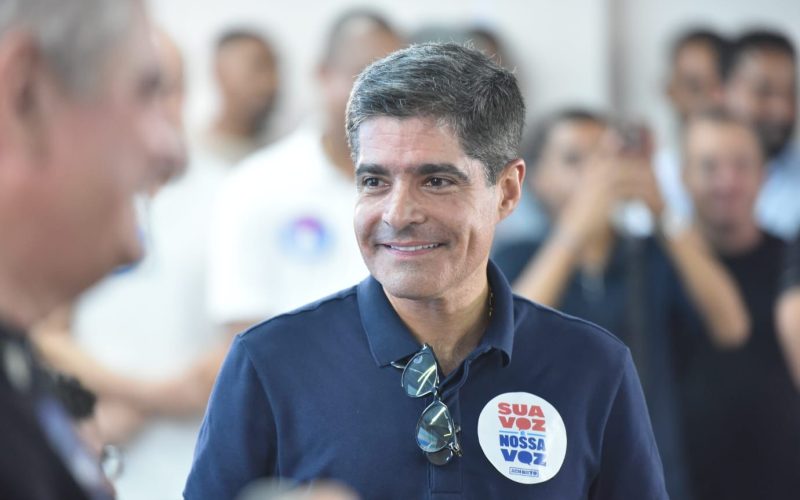 Em Alagoinhas, ACM Neto ouve demandas da população e defende interiorização da saúde para resolver fila da regulação