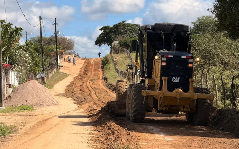 🚜 Prefeitura de Filadélfia intensifica manutenção das estradas da zona rural