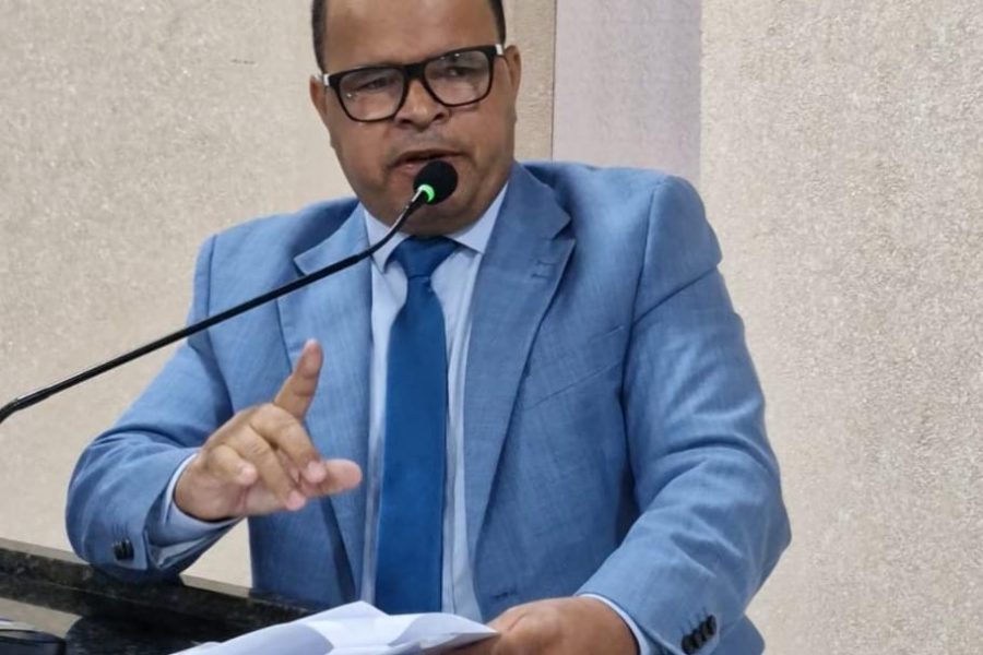 Vereador Robson Santana destaca reajuste de 24,88% para professores e diz que medida corrige defasagem de 15 anos em Senhor do Bonfim