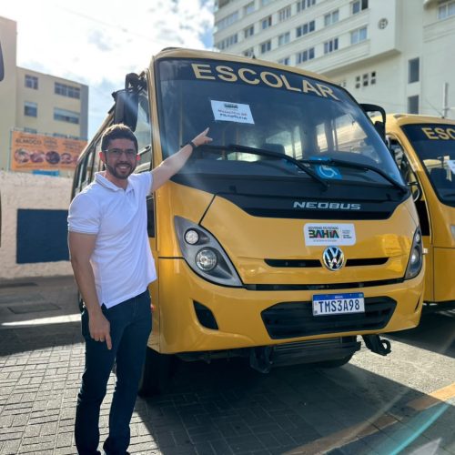 Prefeitura de Filadélfia recebe novo ônibus escolar em parceria com o Governo do Estado