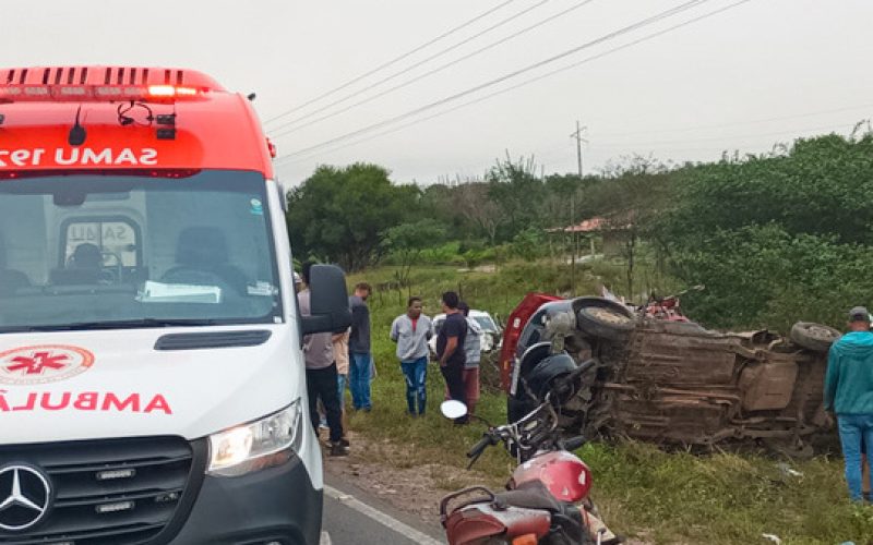 Dois morrem e cinco ficam feridos após colisão entre veículos na BA-120, em Valente