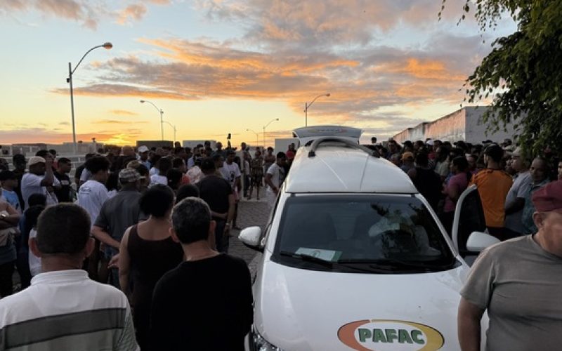 Sepultamento de jovem agredido por guardas é marcado por comoção e pedidos de justiça em Santaluz