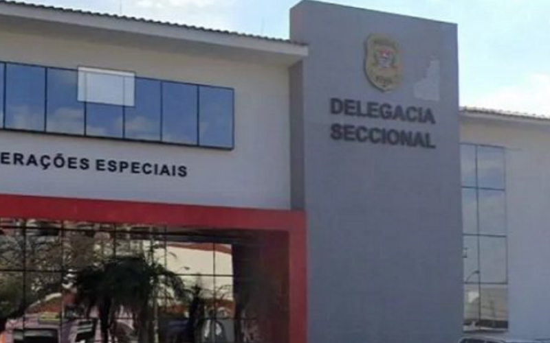 Homem é preso após se masturbar durante banho da filha em hospital