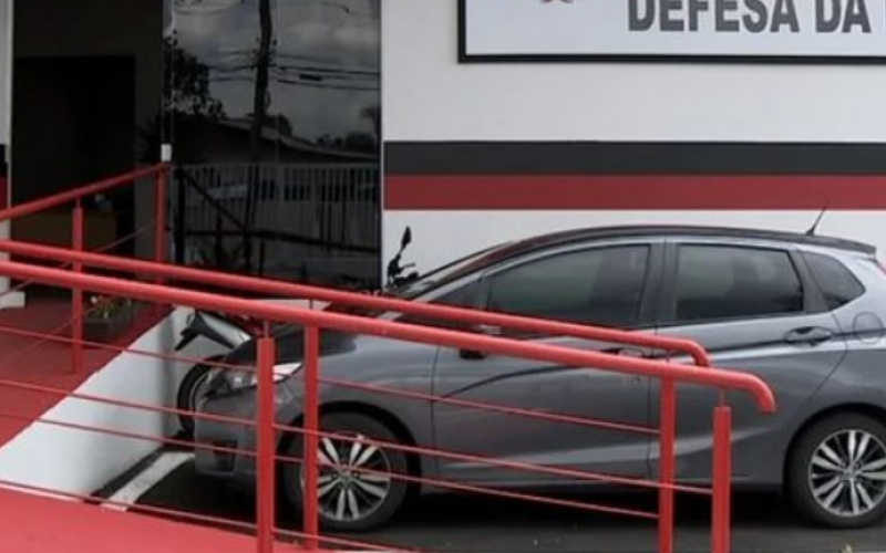 Homem é preso após matar mãe de 61 anos no apartamento onde moravam