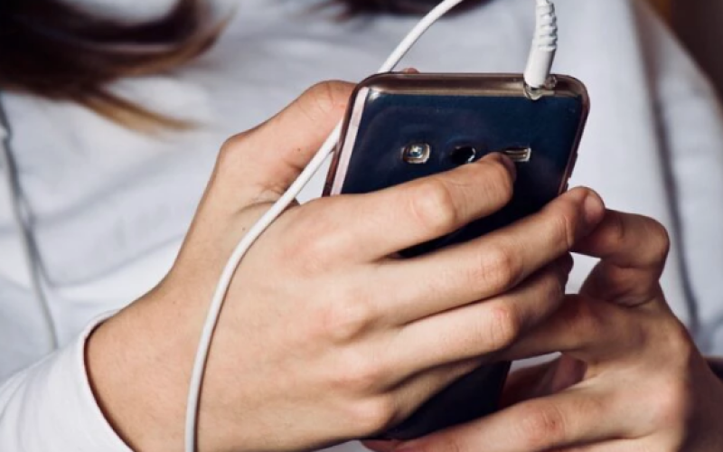 Aprovada lei que proíbe celular em escolas de São Paulo