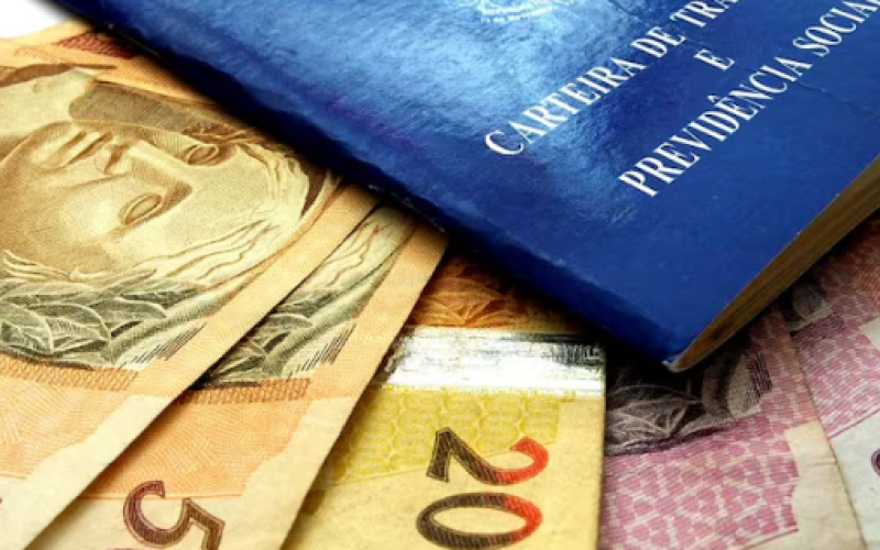 Pagamento do 13º salário, que começa neste mês, deve injetar R$ 321 bilhões na economia