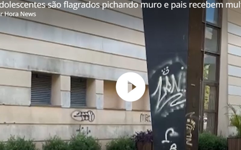 Adolescentes são flagrados pichando muro e pais recebem multa de R$ 2.500, no RS