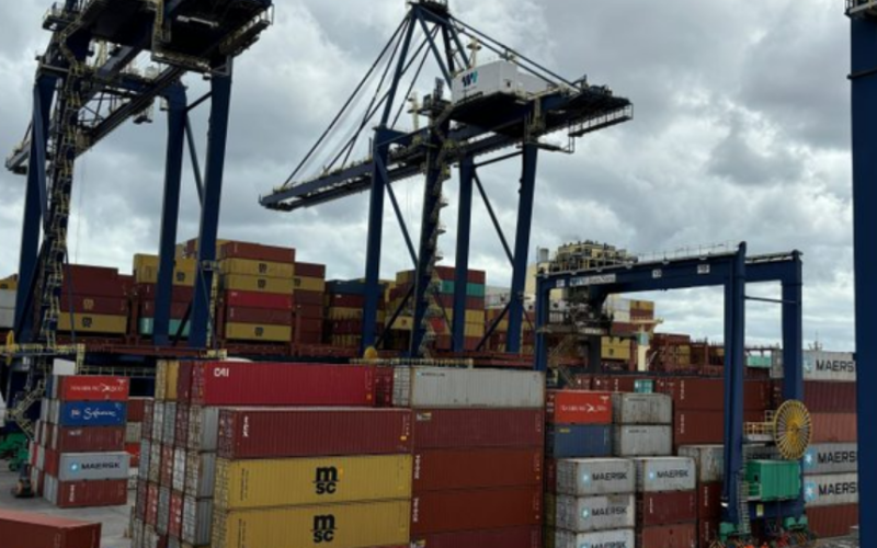 Codeba tenta evitar que Receita Federal suspenda importações e exportações em portos na Bahia; entenda