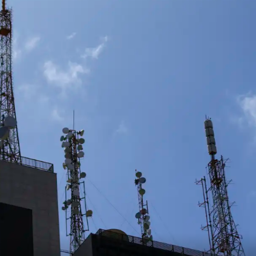 Operadoras têm até 2029 para instalar antenas e liberar o 5G