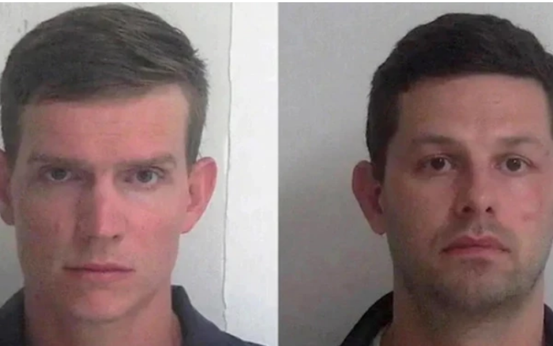 Casal gay é condenado a 100 anos de prisão por abusar de filhos