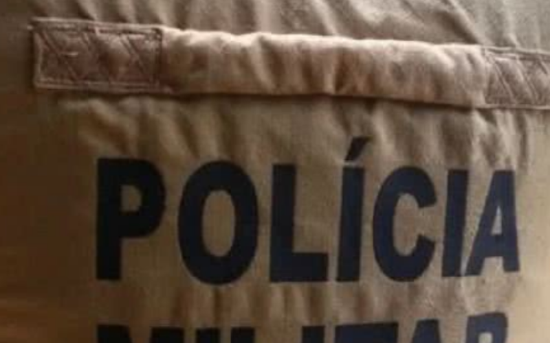Homem é preso por suspeita de agredir companheira e usar pistola para ameaçar sogro na Bahia
