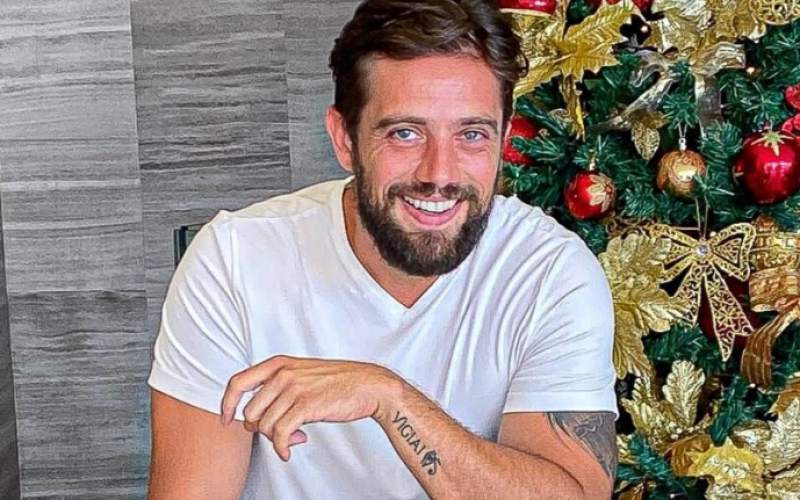 Ex-ator da Globo compartilha críticas à emissora: “Rede esgoto”