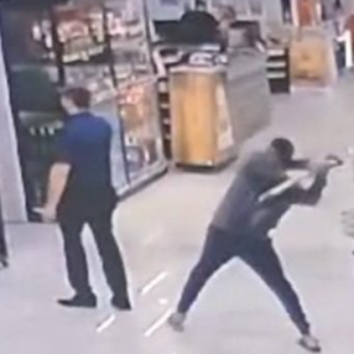 Homem agride gerente de supermercado com golpe de pá na cabeça