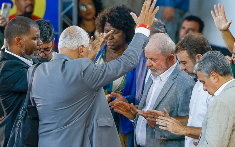 Aumento de evangélicos ameaça reeleição de Lula, aponta estudo