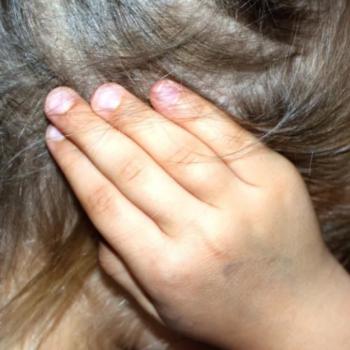 Brasil registra 33 denúncias por hora de violência infantil