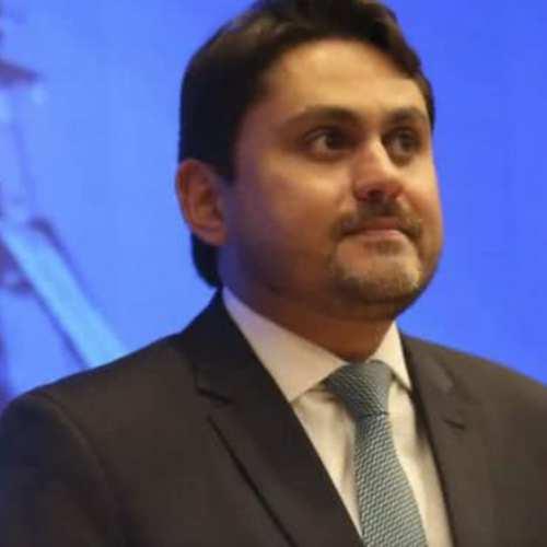 Ministro de Lula usa avião da FAB para voltar à praia após reunião com Lula