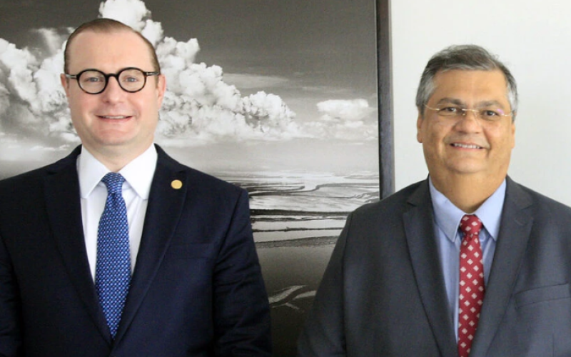 Defesa de Jair Bolsonaro quer impedimento de Dino e Zanin