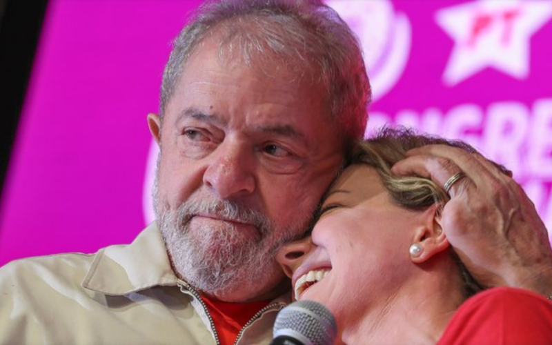 Lula convida Gleisi para assumir novo ministério