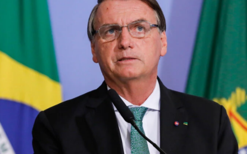 Bolsonaro pode perder patente militar caso seja condenado
