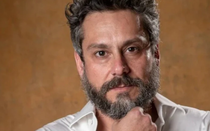 Alexandre Nero revela tática para parecer mais magro na TV; entenda