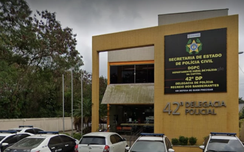 Homem é preso suspeito de se masturbar em frente a escola