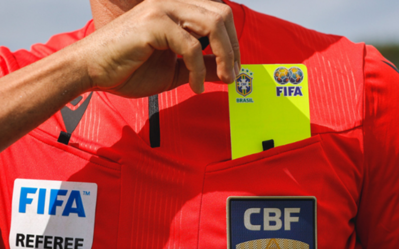Quanto ganham árbitros e assistentes no Brasileirão 2025, por jogo? Confira valores