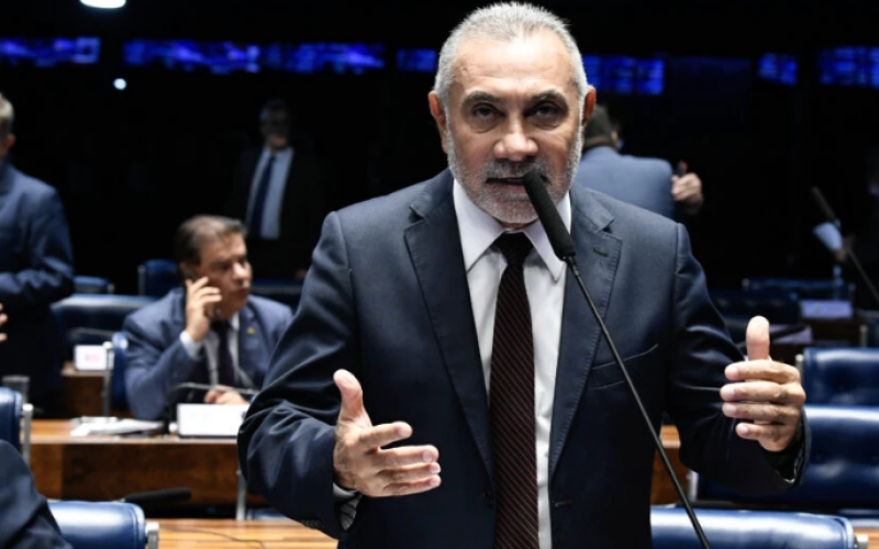 Ex-senador preso por estuprar a filha irá para prisão domiciliar