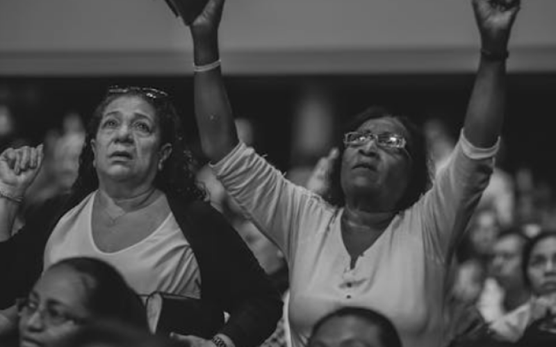 Projeção aponta empate entre católicos e evangélicos em 2049