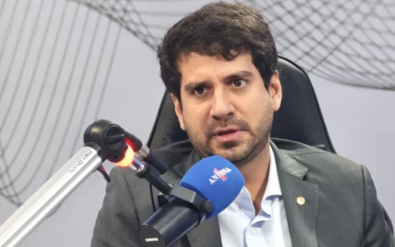 Manuel Rocha diz que ACM Neto chegará forte em 2026: “A gente sente um desgaste muito grande do PT”