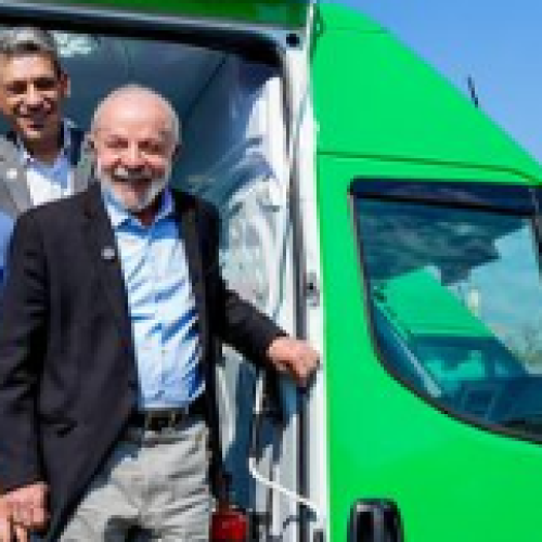 Lula entrega 400 unidades móveis de saúde bucal e diz que soberania é cuidar do povo