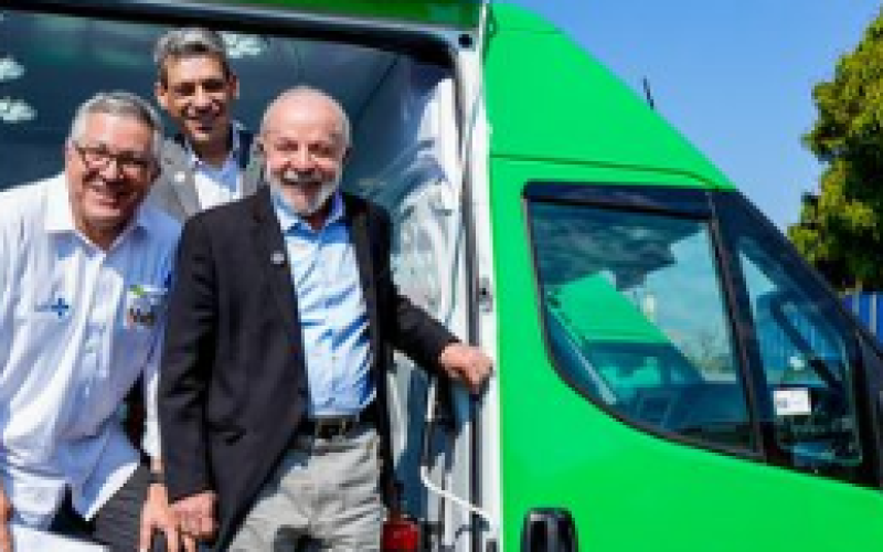 Lula entrega 400 unidades móveis de saúde bucal e diz que soberania é cuidar do povo