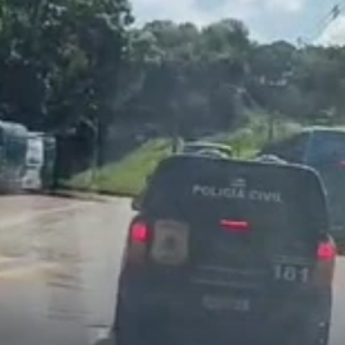 Homem foi preso por suspeita de assediar adolescentes menores de 15 anos pela internet.