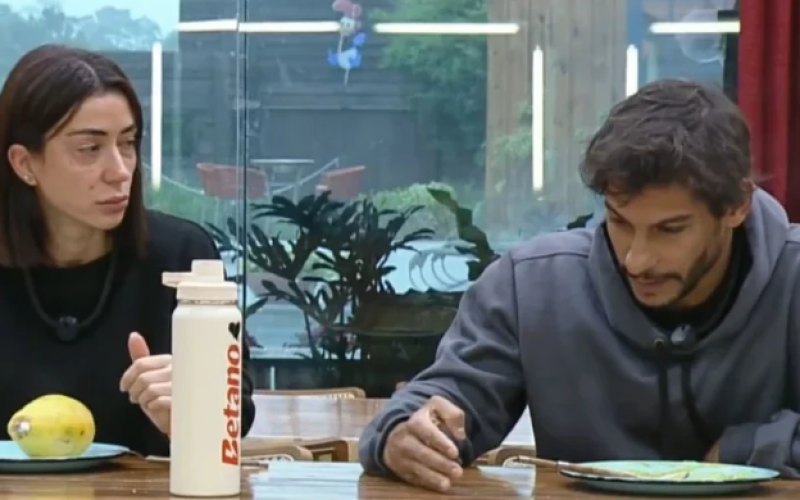 Ex-jornalista da Globo trai o marido no programa A Fazenda