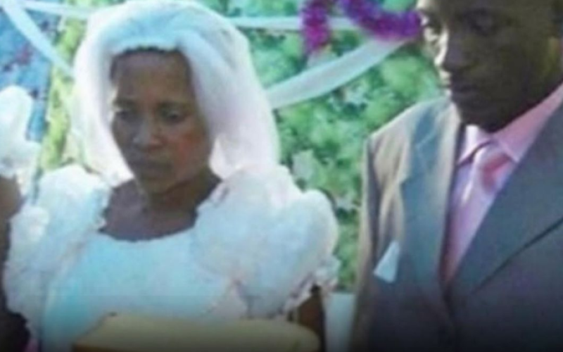 Sem dinheiro para bolo casal serve pão com manteiga no casamento