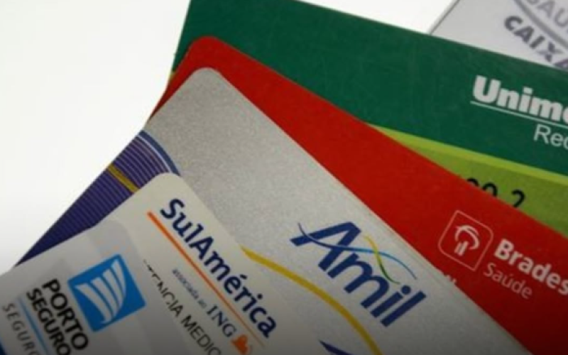 Projeto pretende proibir que operadoras de planos de saúde cancelem contratos de pessoas com deficiência e idosos