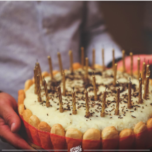 Homem entra na justiça porque colegas de trabalho não cantaram parabéns no dia do seu aniversário