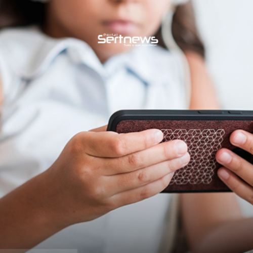 Restrição por uso de redes sociais por menores