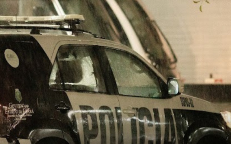 Mulher presa por agredir criança e tentar roubar celular