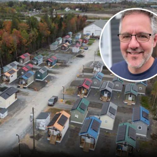 Homem constrói 99 casas para sem tetp