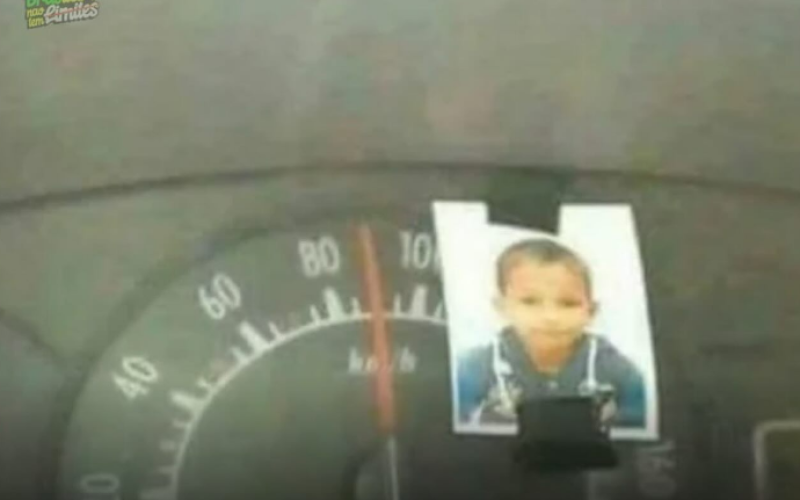 Pai coloca foto do filho no velocímetro do carro para quando passar de 100k lembrar de que lhe espera em casa