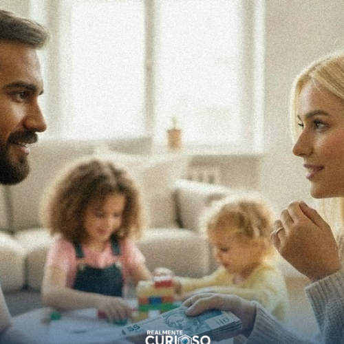 Marido paga mesada esposa por ser mãe e menstruar