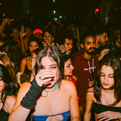 Idade ideal para parar de sair é aos 69 anos