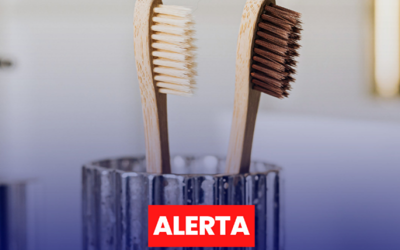 Guardar a escova de dente no banheiro pode ser um risco à sua saúde