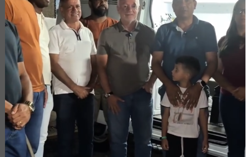 Em Miguel Calmon deputado Bobô entrega da nova ambulância semi-UTI