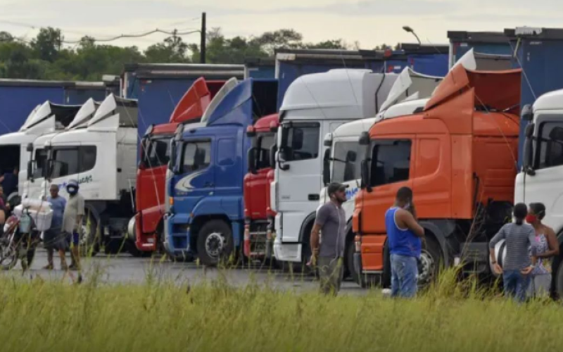 Caminhoneiros ameaçam nova paralisação no Brasil