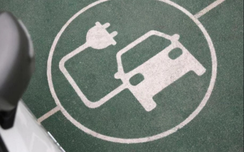 Mecânico recomenda pensar duas vezes antes de comprar um carro elétrico