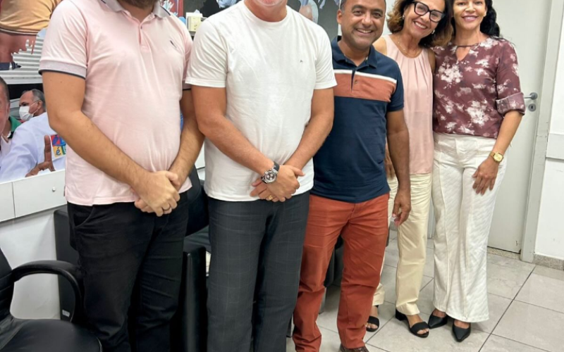 Deputado Bobô recebe lideranças de Ipirá
